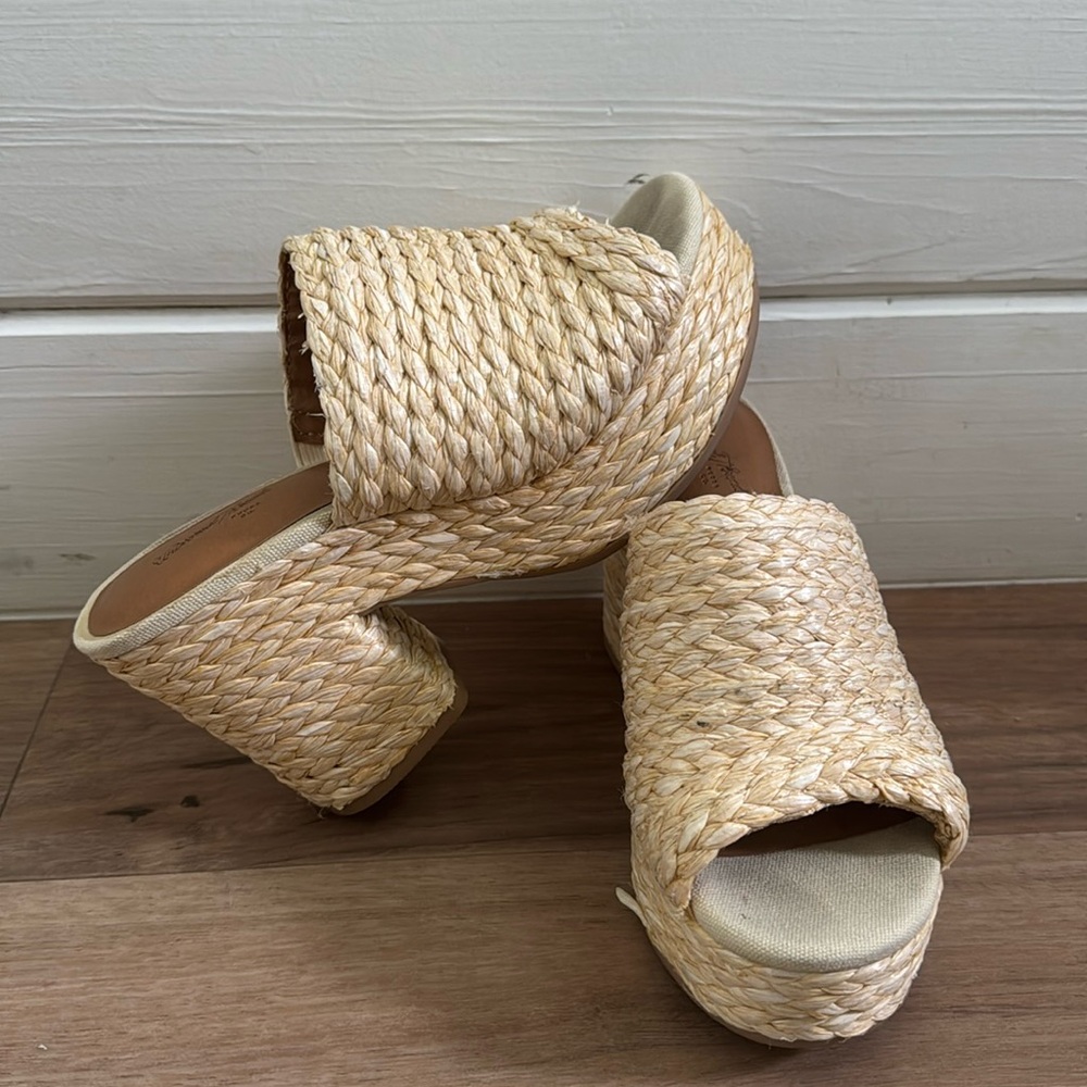 Platform Rattan Slides